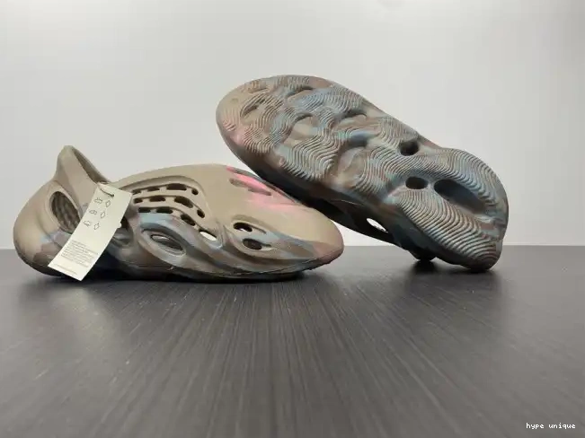 hype GY3969 Yeezy Adidas Runner Foam 0519
